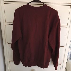 Champion Tops - University of Chicago Maroon Crewneck Sweatshirt Champion Tops - University of Chicago Maroon Crewneck Sweatshirt